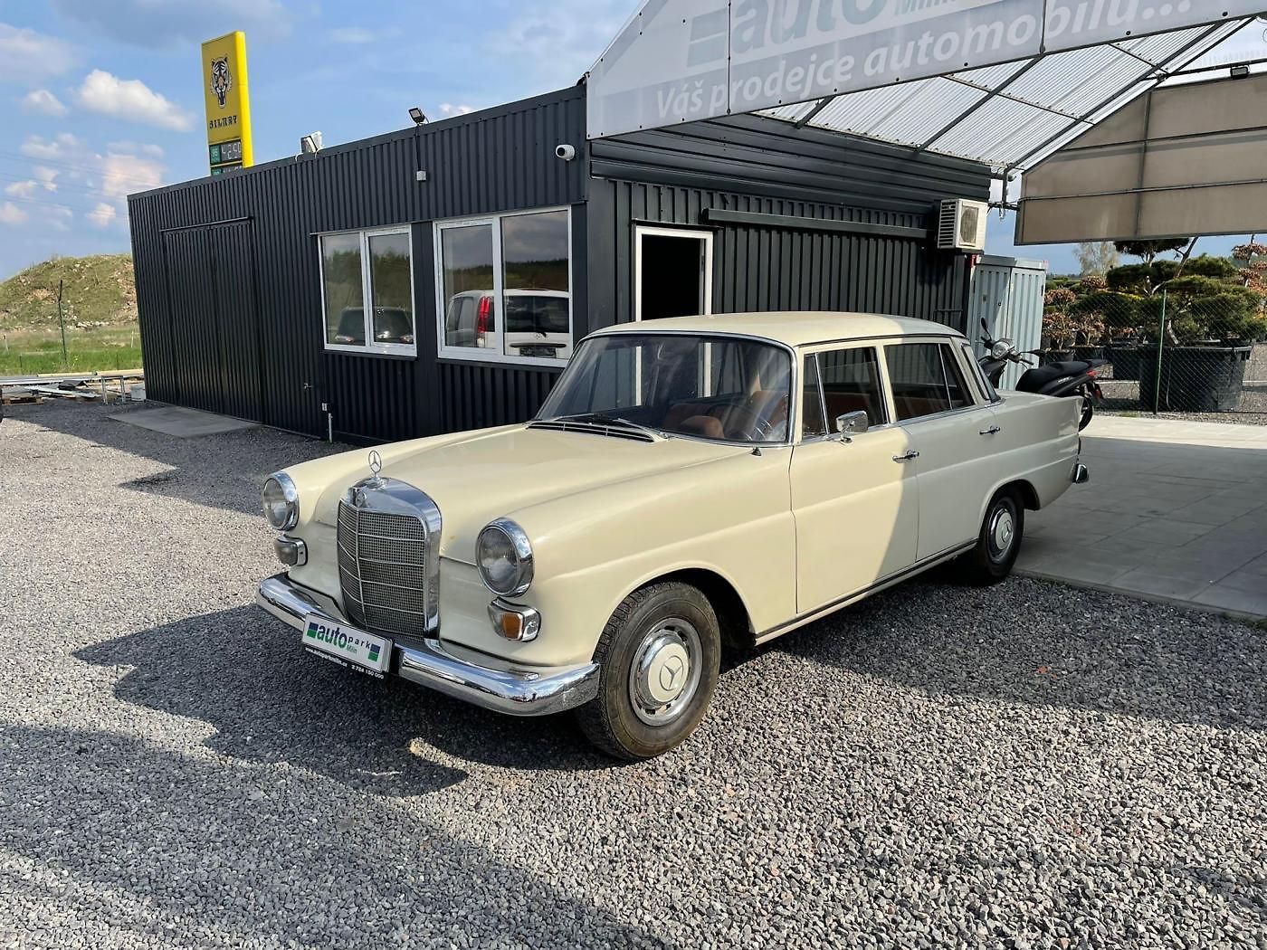 Mercedes-Benz Ostatní 2,0 200D