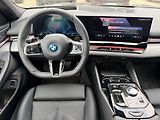 BMW Řada 5 550e xDrive Touring 08/2025 - náhled 16