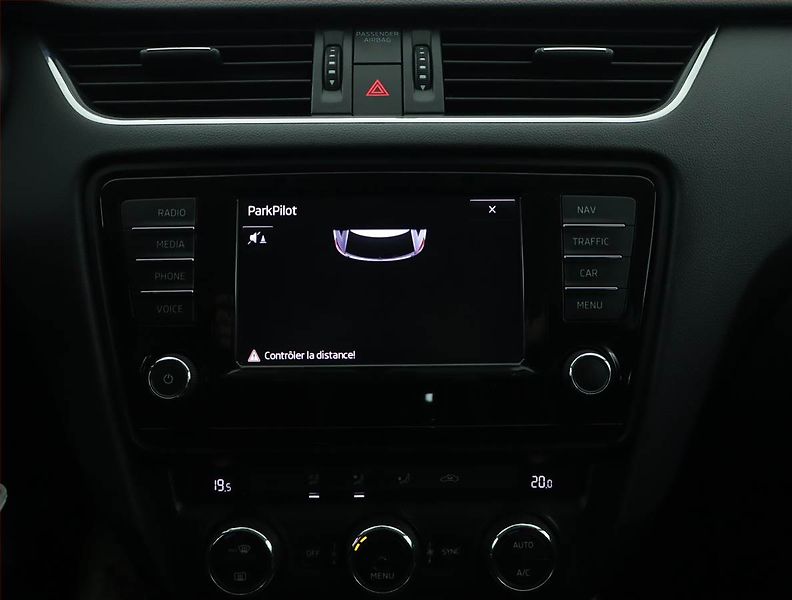 Škoda Octavia (2017) 1.6 TDI, Navi - fotka 13 z 15