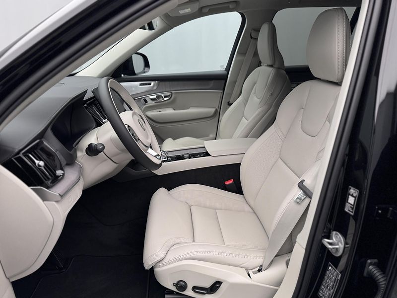 Volvo XC90 (2026) B5 AWD AUT DARK PLUS 7míst - fotka 3 z 26