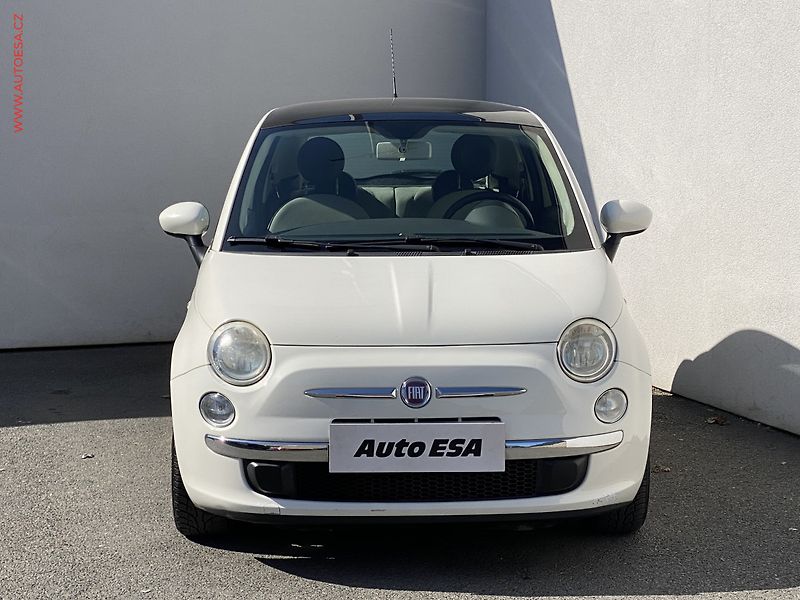 Fiat 500 (2011) 1.2i, Lounge, panor - fotka 2 z 15
