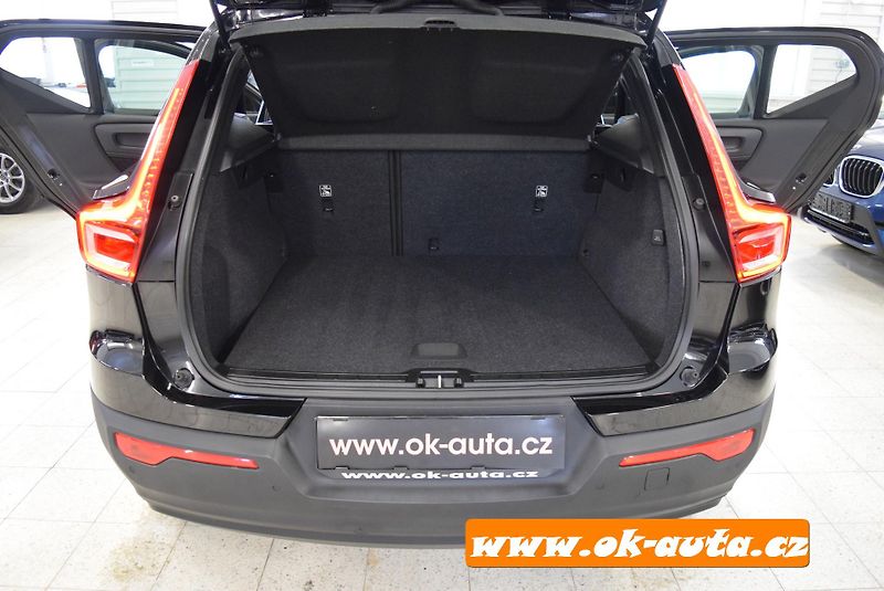 Volvo XC40 T2 MOMENTUM AUTOMAT-DPH - fotka 17 z 50