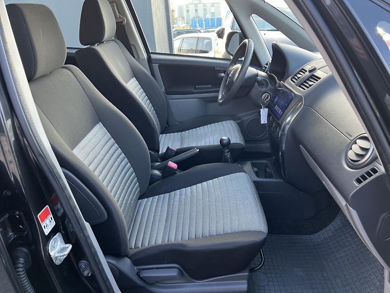 Suzuki SX4 1.6i 4x4 NAVI KLIMATIZACE ALU - fotka 25 z 32