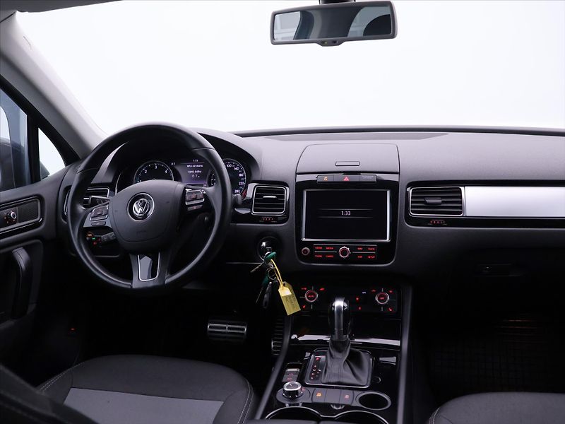 Volkswagen Touareg 3,0 TDI 150kW V6 CZ - fotka 32 z 39