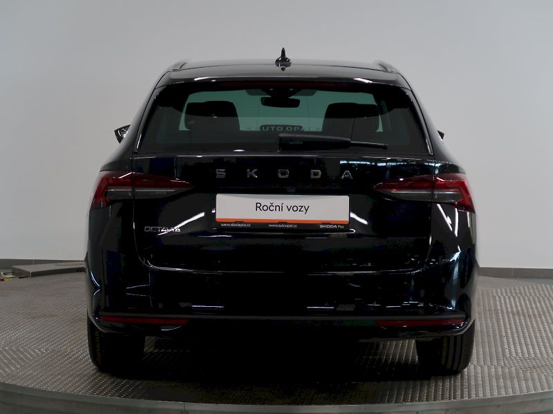 Škoda Octavia (2025) TOP SELECTION 2.0TDI 110KW DSG - fotka 9 z 40