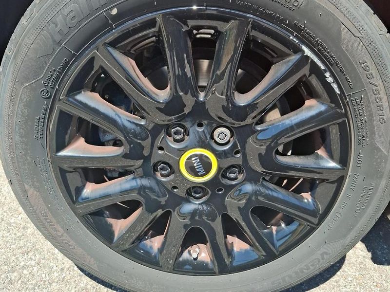 Mini Cooper SE - fotka 5 z 7