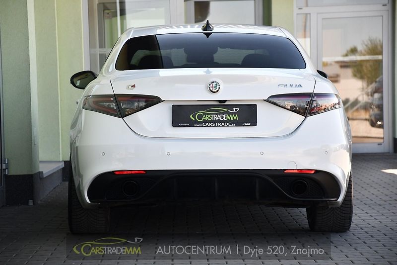 Alfa Romeo Giulia 2.0 TURBO 16V 206kW Q4 VELOCE - fotka 4 z 42
