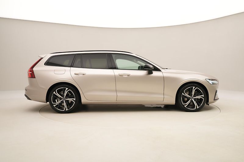 Volvo V60 T6 AWD RECHARGE DARK PLUS CZ - fotka 13 z 49