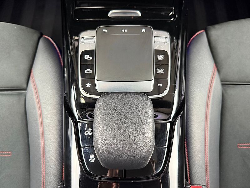 Mercedes-Benz Třídy A TURBO 4MATIC, BURMESTER, KEYLE - fotka 23 z 27