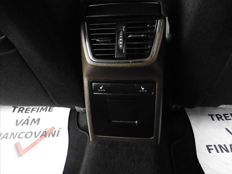 Škoda Octavia 2,0 TDi Combi 4x4 DSG Scout - fotka 13 z 17