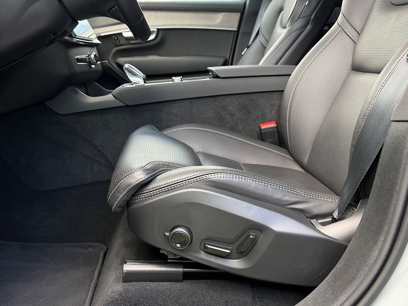 Volvo XC90 PLUS B5, 360°, VZDUCH - fotka 10 z 24