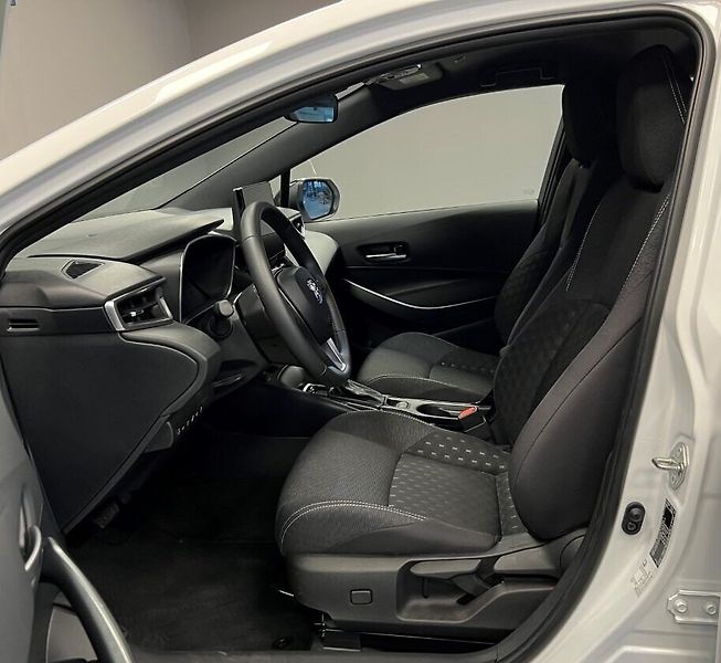 Toyota Corolla 1,8 Hybrid AT Comfort Business - fotka 9 z 17