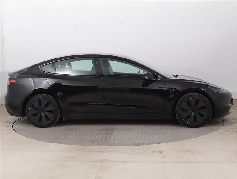 Tesla Model 3 (2024) Standard Range LFP, SoH 95% - fotka 6 z 22