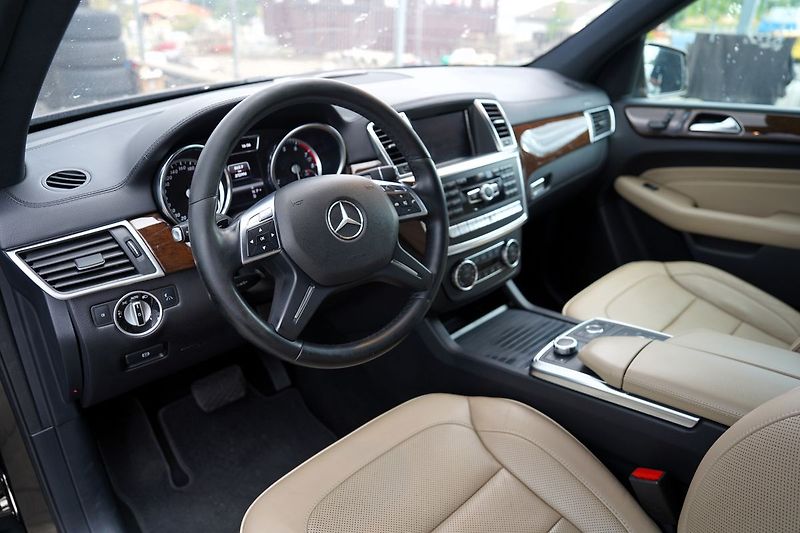 Mercedes-Benz Třídy M ML 350i AMG 4Matic/Motor klepe - fotka 15 z 29