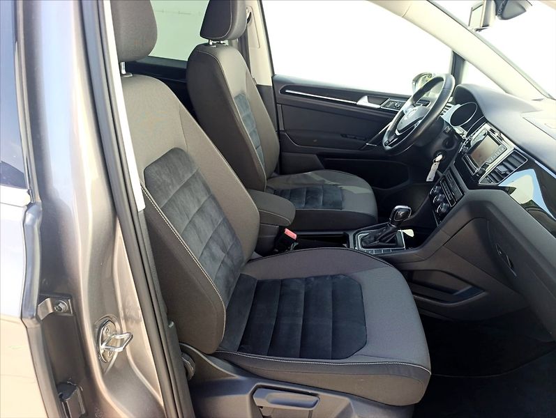 Volkswagen Golf Sportsvan 1,6 TDi DSG Navigace Tempomat - fotka 27 z 35