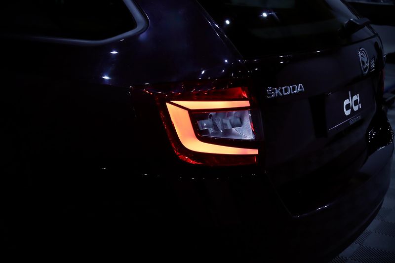 Škoda Octavia 3 FL Combi 1.5 TSI 110 kW - fotka 8 z 35