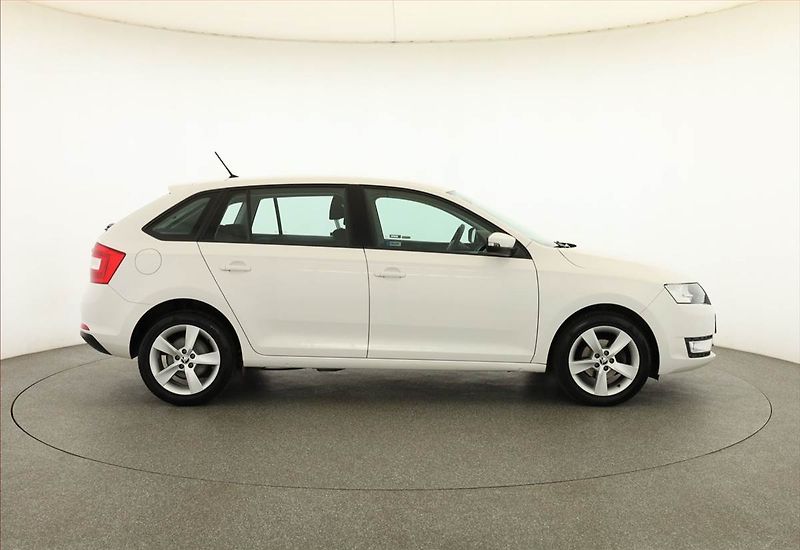 Škoda Rapid (2015) Spaceback 1.2 TSI, Tempomat - fotka 6 z 17