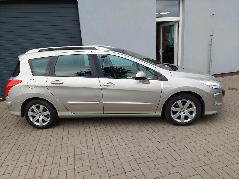 Peugeot 308 (2009) SW 1.6-88kW - fotka 4 z 32