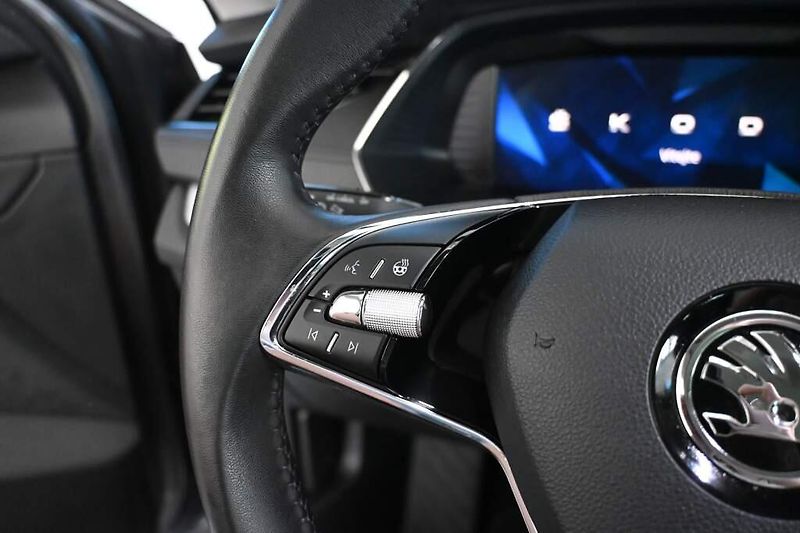 Škoda Octavia (2023) 2.0 LED TOUR VIRTUAL Tažné Nez - fotka 14 z 36