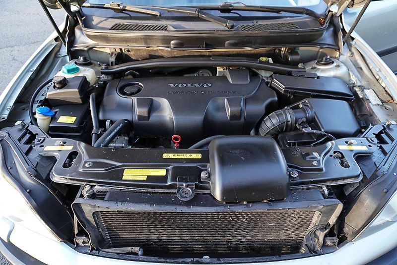 Volvo XC90 2,4D D5 EXECUTIVE AWD 120KW - fotka 22 z 22