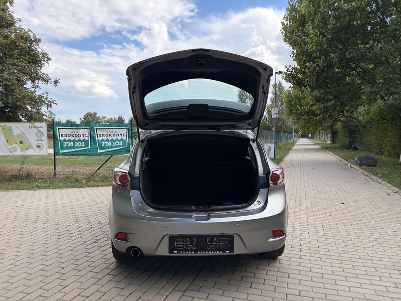 Mazda 3 2.0 Sport Edition - fotka 23 z 32