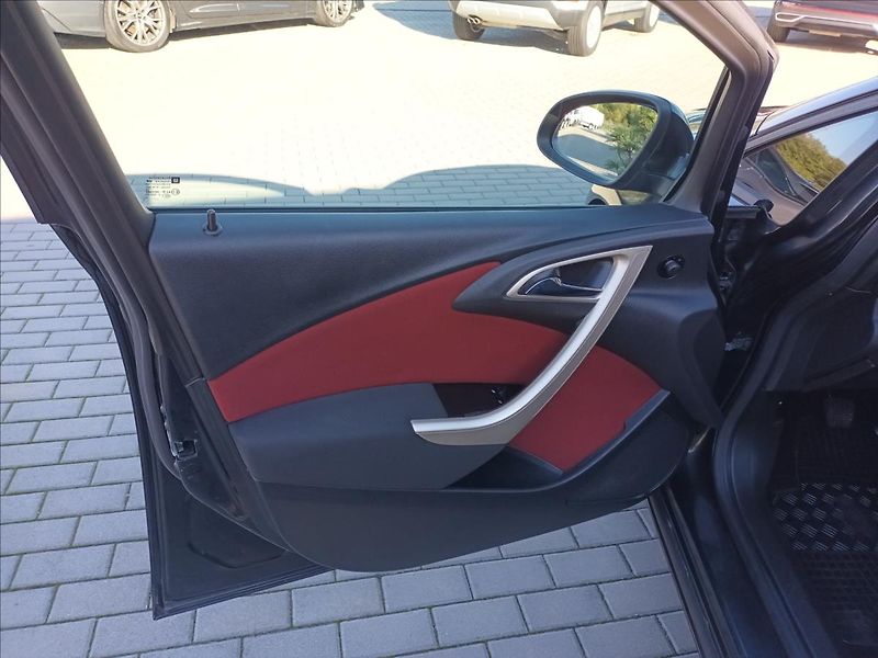 Opel Astra 1,6 i,85KW,KLIMA,PARKING - fotka 18 z 42