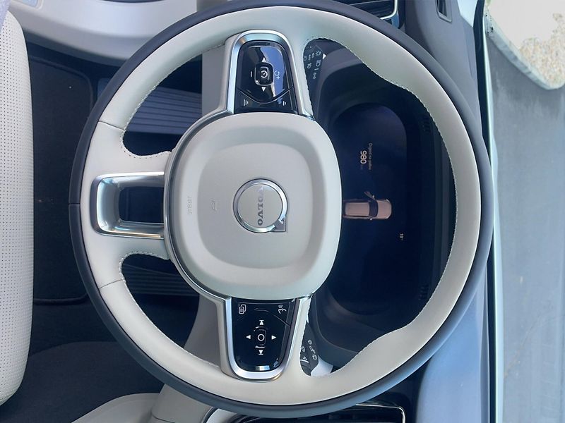 Volvo XC60 (2026) PLUS BRIGHT B5 AWD 360°KAMERA - fotka 10 z 19