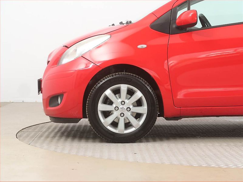 Toyota Yaris (2010) 1.0 VVT-i, levný provoz - fotka 7 z 7