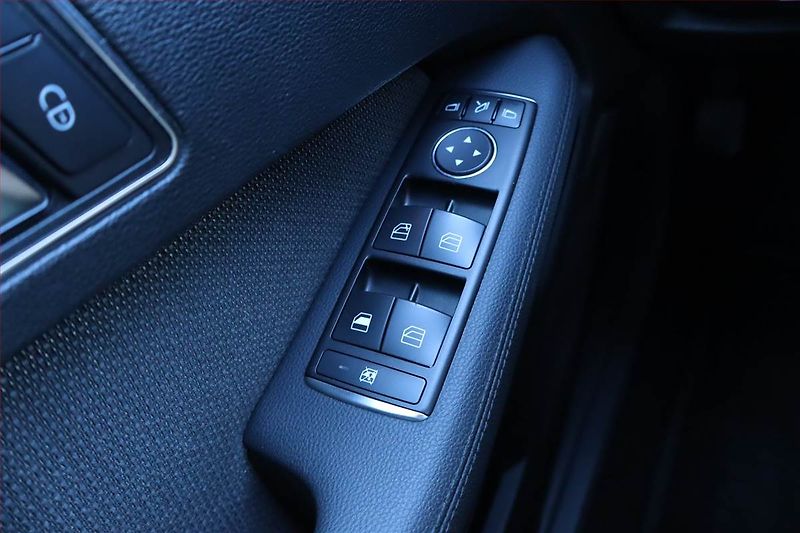 Mercedes-Benz Třídy E (2012) Avantgarde E 220 CDI, Automat - fotka 19 z 22