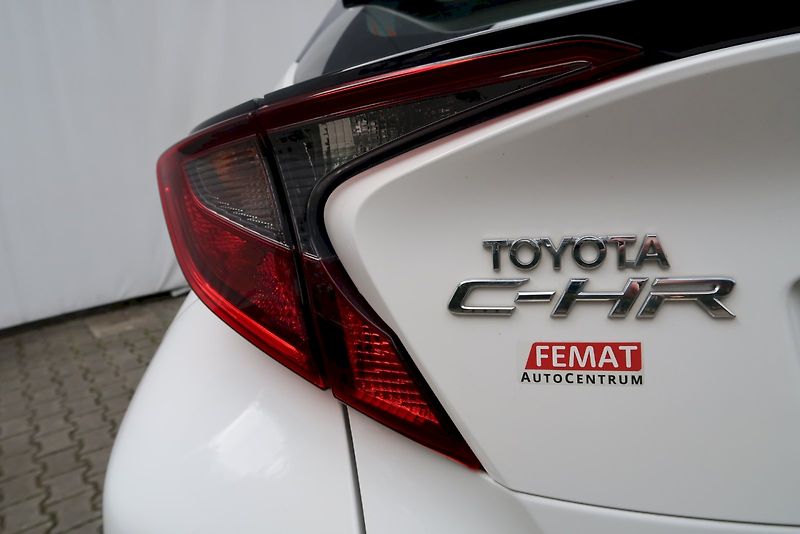 Toyota C-HR (2022) 1,8 Hybrid 90kW e-CVT Comfort - fotka 31 z 34