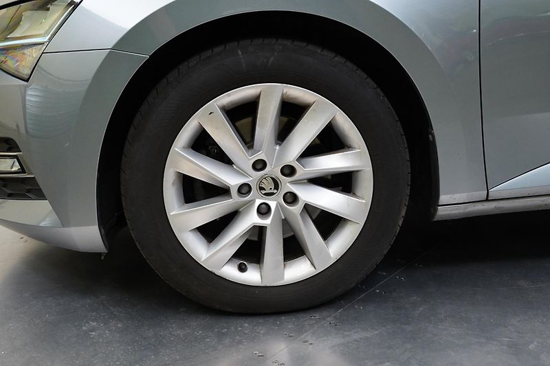 Škoda Superb - fotka 10 z 26
