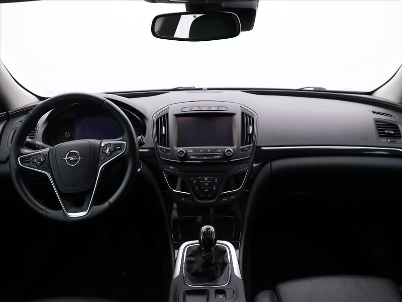 Opel Insignia 2,0 Turbo 184kW Cosmo SH - fotka 20 z 28