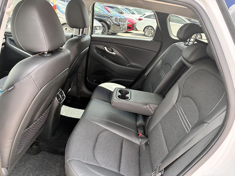 Hyundai i30 WG 1.5T-GDi 117kW DCT STYLE  - fotka 14 z 36