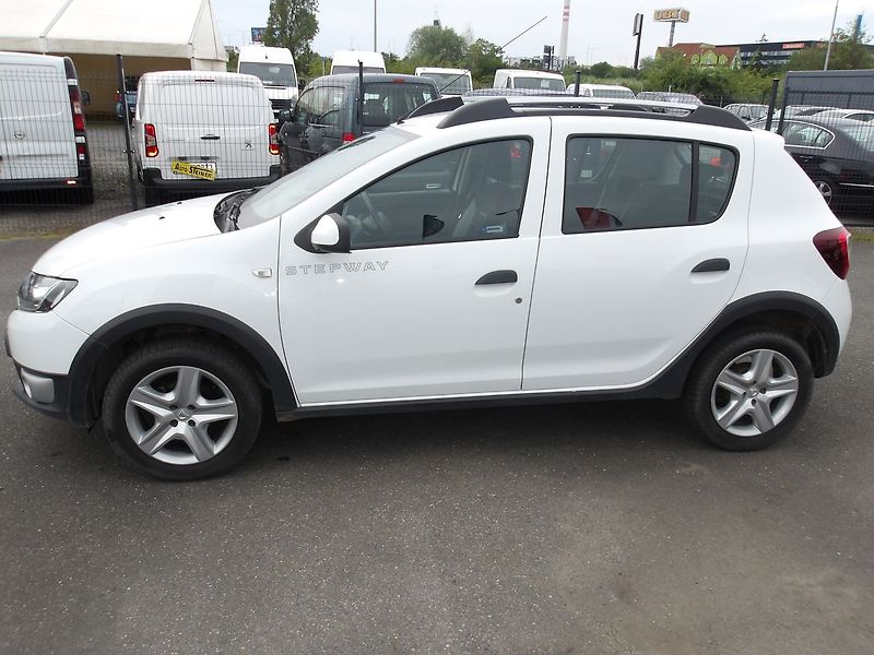 Dacia Sandero 1,0i 66kW STEPWAY  ČR NAJ.4000 - fotka 2 z 24