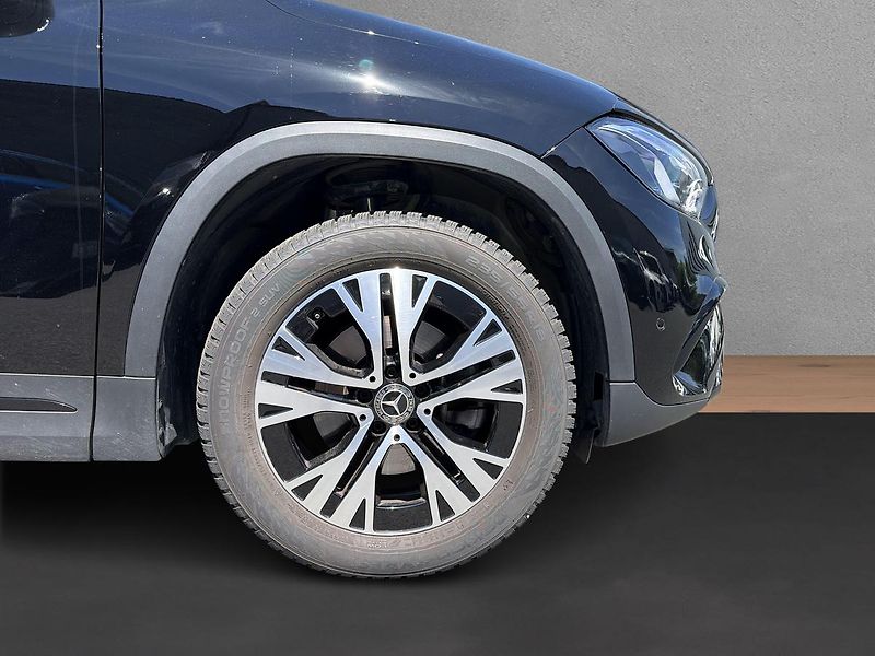 Mercedes-Benz GLA 200d 4MATIC - fotka 14 z 16