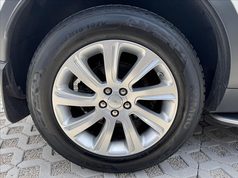 Land Rover Discovery Sport 2,0 TD4 150k SE AWD - fotka 29 z 34