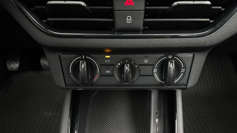 Škoda Scala 1.0 TSI Ambition - fotka 13 z 23