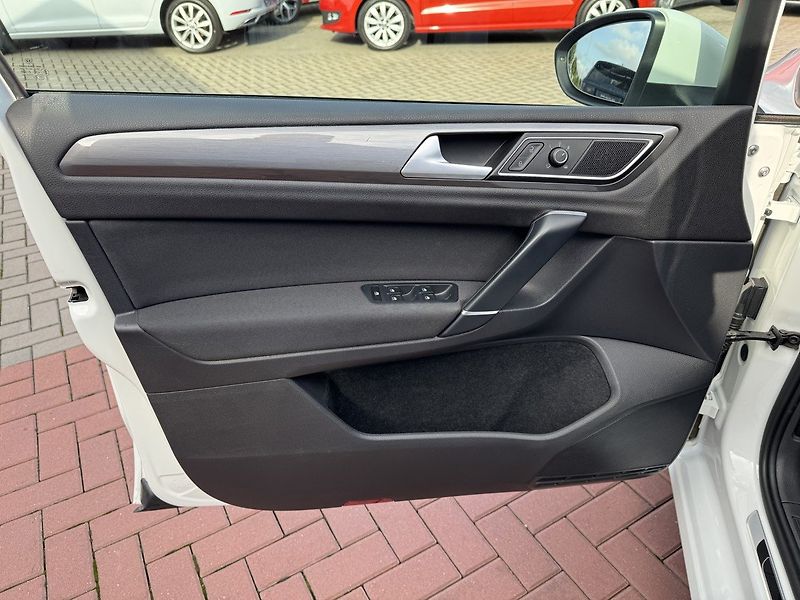 Volkswagen Golf Sportsvan (2016) 1.2TSi Digi Klima Tempomat - fotka 26 z 50