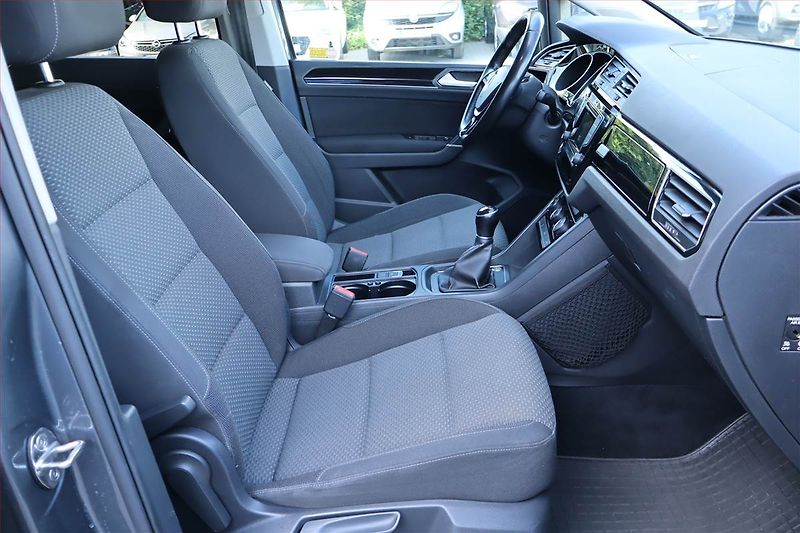 Volkswagen Touran (2017) 1.6 TDI, Serv.kniha, Tempomat - fotka 9 z 23