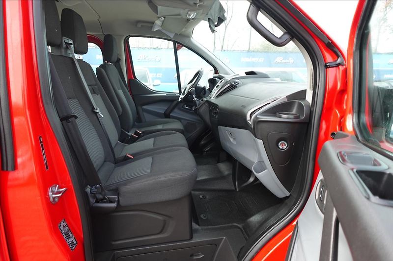 Ford Transit Custom 2,0 TDCi  L1H1 BUS KLIMA SERVI - fotka 17 z 41
