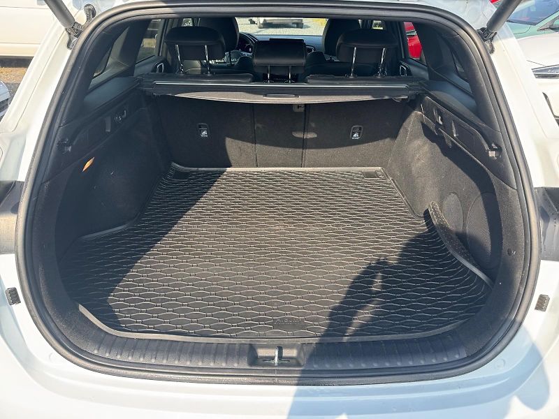 Kia Ceed (2023) GT-LINE 1.5T-GDI 117kW DPH CZ - fotka 6 z 11