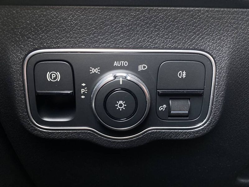 Mercedes-Benz GLB (2024) 200 d 4MATIC - fotka 16 z 28
