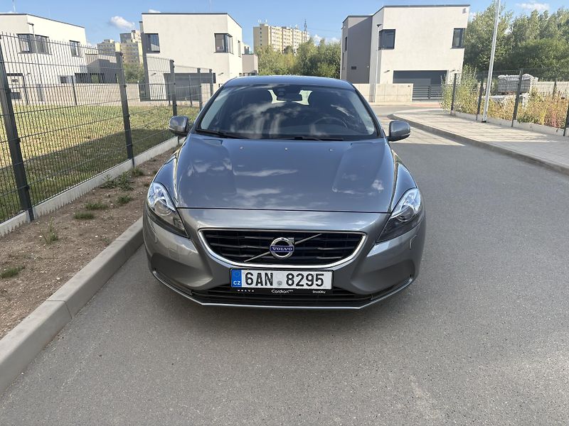 Volvo V40 (2015) D2 MOMENTUM 2.0l TDi - Servis - fotka 18 z 20