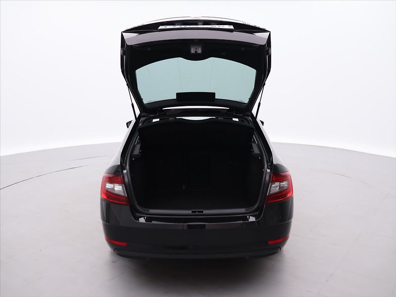 Škoda Octavia 2,0 TSI 140kW DSG Style CZ - fotka 9 z 33
