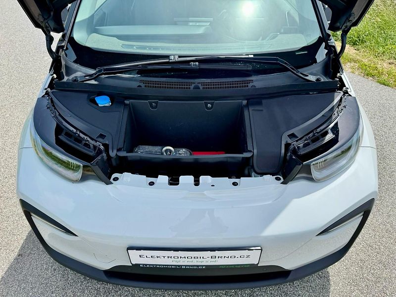 BMW i3 (2022) 120Ah, SoH 90% - fotka 16 z 18