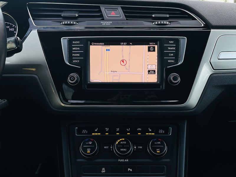 Volkswagen Touran 1.2TSI MANUÁL 7MÍST SERVISKA - fotka 36 z 42