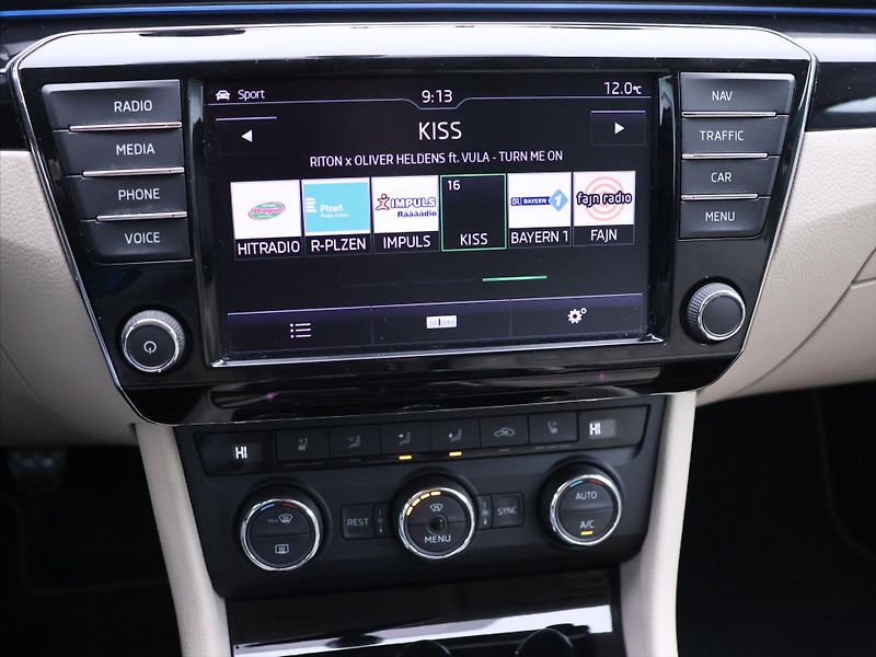 Škoda Superb 2,0 TDI 110kW L&K CZ Xenon - fotka 20 z 33