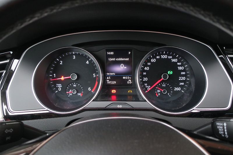 Volkswagen Passat (2017) 2.0TDI 140kW 4MOT DSG Highline - fotka 21 z 49