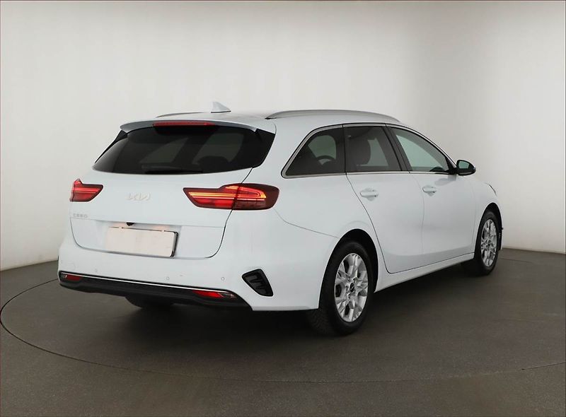 Kia Ceed (2024) Top 1.5 T-GDI - fotka 5 z 16