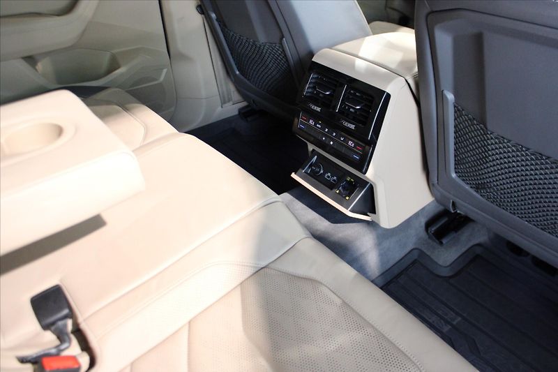 Volkswagen Touareg V6 TDi 210kW 4MOTION ACC/DYN/N - fotka 33 z 38